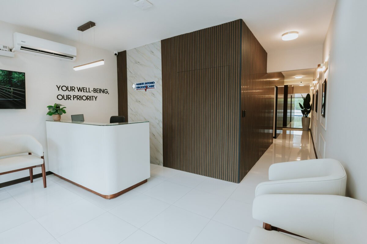 Reception and waiting area at Manuel Antonio Urgent Care